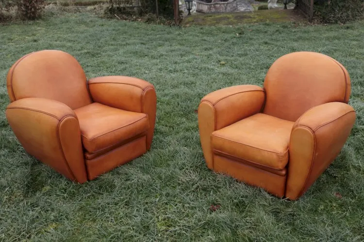 Paire de fauteuils club cuir havane