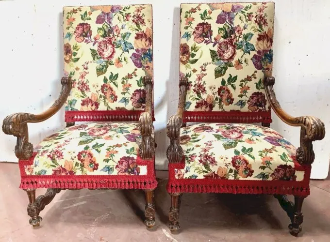 Paire de fauteuils de style Renaissance en noyer massif XIX siècle