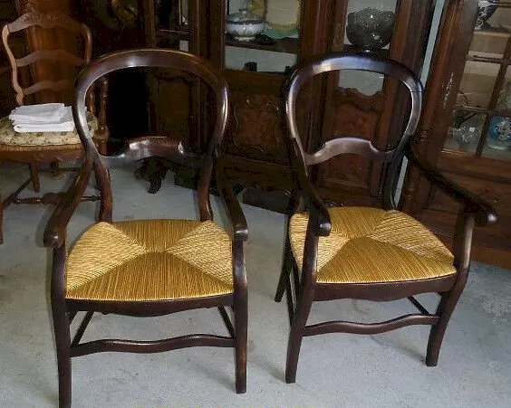 PAIRE DE FAUTEUILS LOUIS PHILIPPE EN NOYER PAILLE DOREE