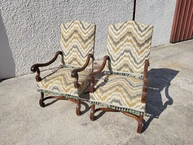 PAIRE DE FAUTEUILS LOUIS XIII DU XIX ème SIECLE