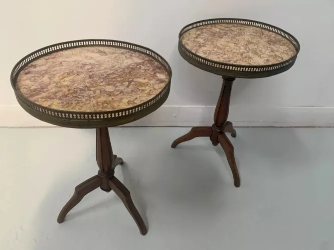 Paire de guéridons de style Louis XVI en hetre teinté XX siècle