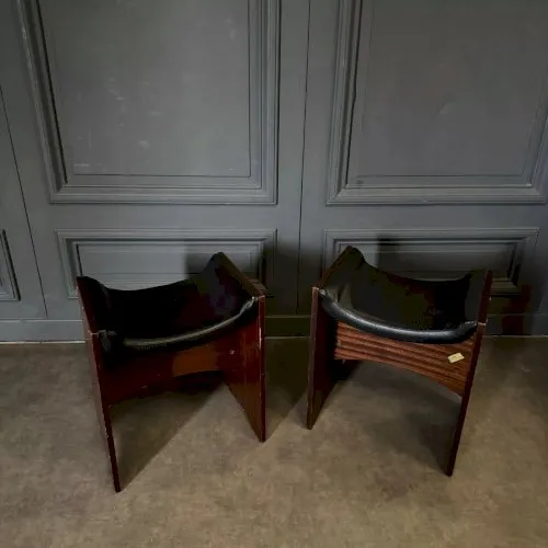 Paire de tabourets établissement Gauthier bois tinté assise Skaï L8709