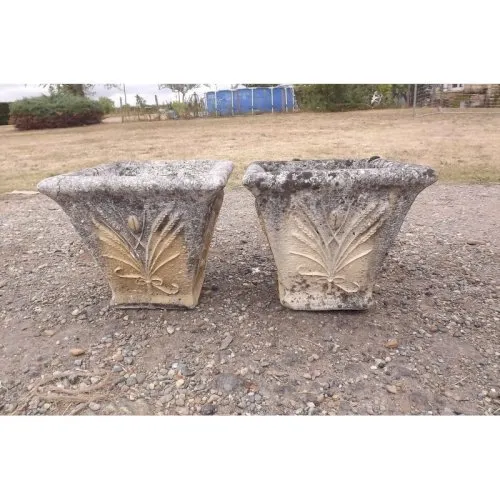 Paire de Vases en Pierre de Gironde 18 ème