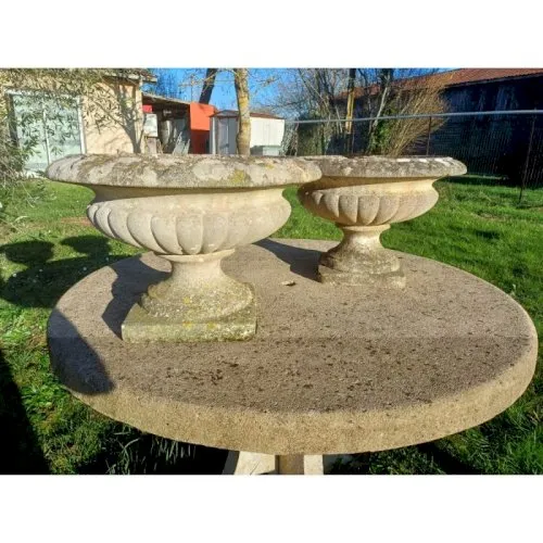 Paire de Vases en Pierre reconstituées Rond Année 60