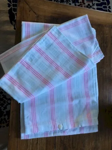 PARURE DE LIT POUR UNE PERSONNE EN COTON DAMASSÉ AU MOTIF RAYÉ ROSE & BLEU CIEL