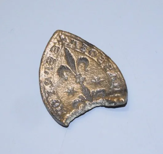 -PENDENTIF NAVETTE PARTIE de SCEAU HAUTE EPOQUE BRONZE FLEURS de LYS VITRINE  D