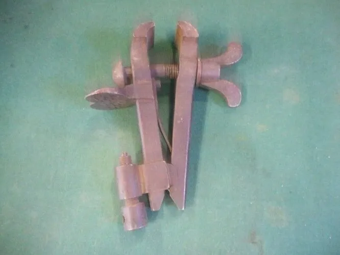 PETIT ETAU EN METAL ANCIEN