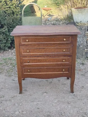 Petit meuble à tiroirs