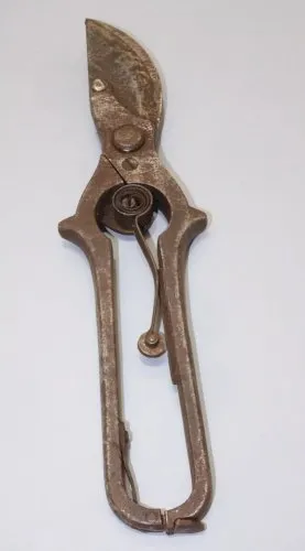 - PETIT SECATEUR A VENDANGER MODELE A RESSORT TAMBOUR et à TIGE GUIDEE OUTIL  D