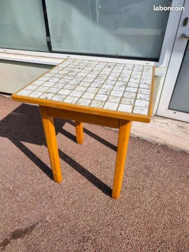 Petit table carrée bois carrelage carreler