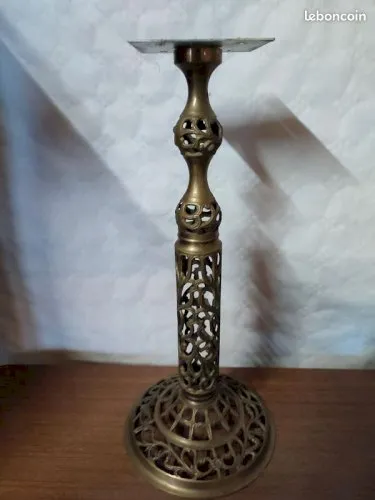 Pied de table dappoint vintage en laiton travaille en bon etat