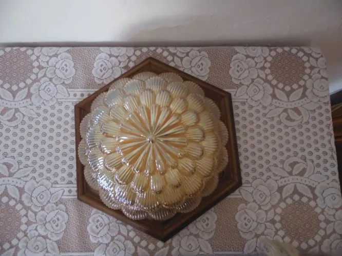 Plafonnier vintage forme fleur en verre peche iridescent