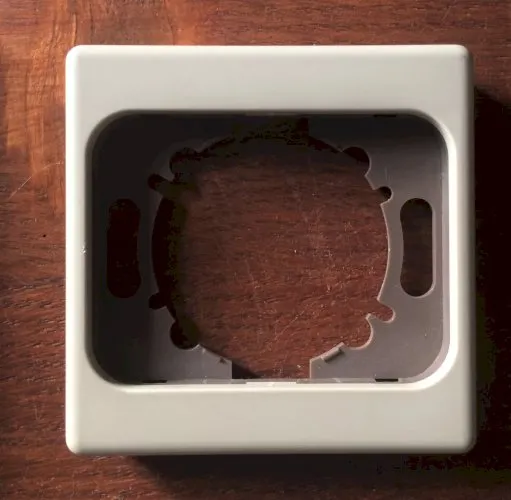 plaque 1 poste legrand DIPLOMAT beige et marron