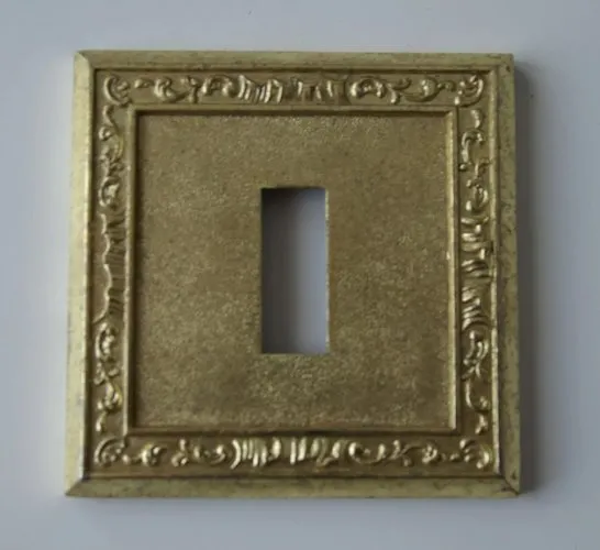 plastron cache en bronze pour interrupteur ancien Neptune 1 Legrand n° 2