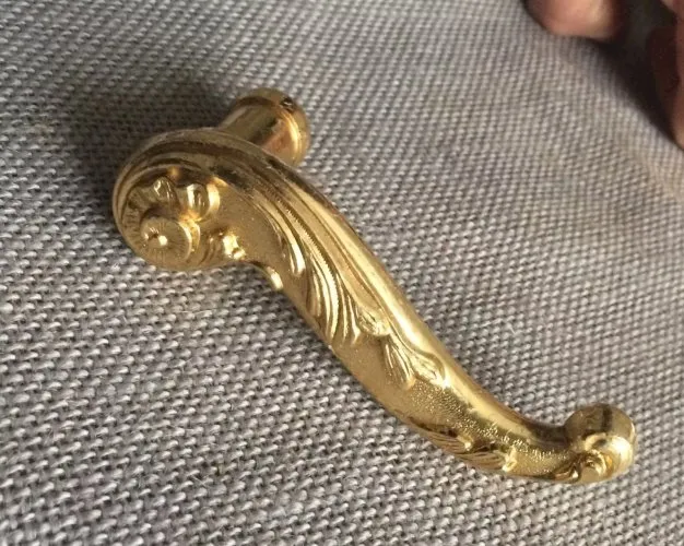 poignee de porte bequille en metal dore style louis XV rocaille n°1