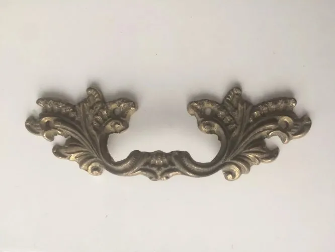 poignee de tiroir en bronze style louis XV rocaille largeur 12,8 cm