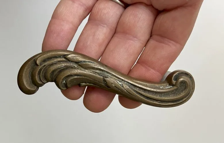 poignee porte bequille ancienne en laiton bronze massif LB Paris style rocaille