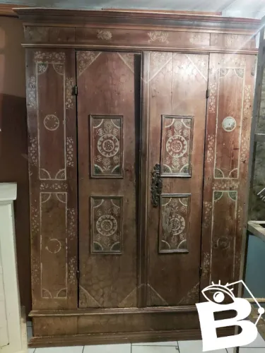 Portes de lancienne armoire alsacienne