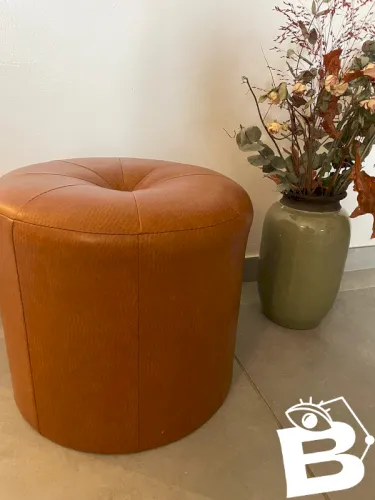 Pouf en cuir marron vintage