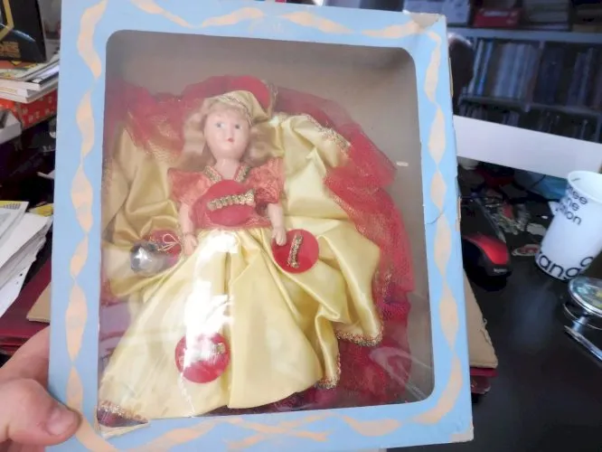 poupée ancienne dolls of all nations en boite depoque