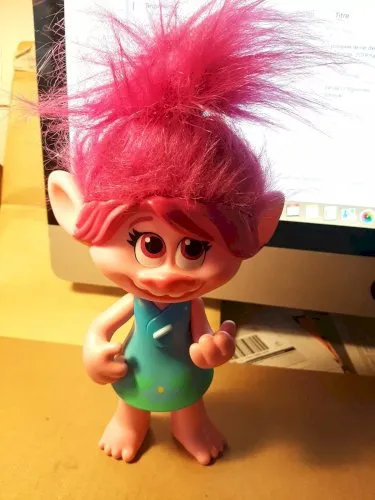 poupee reine des trolls .. chante -2019 hasbro
