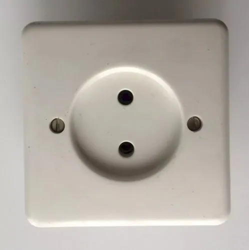 Prise Legrand Neptune ancienne SANS terre ref 80111