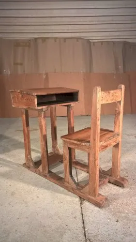 Pupitre d’écolier ancien en teck birman