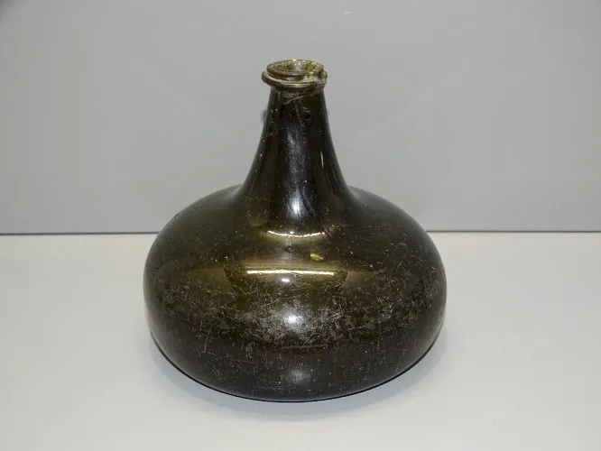 - RARE BOUTEILLE OIGNON XVIIe verre soufflé HAUTE EPOQUE VIN CAVE