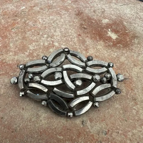 Rare Broche ancienne fin 18e début 19e Acier Biseauté Elegance Historique Vint
