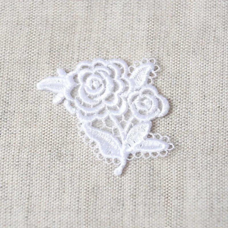 S ecusson en dentelle - Fleur