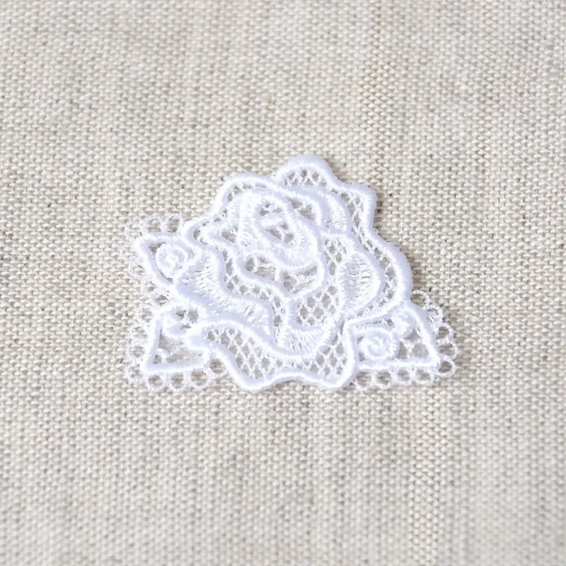 S ecusson en dentelle - Rose