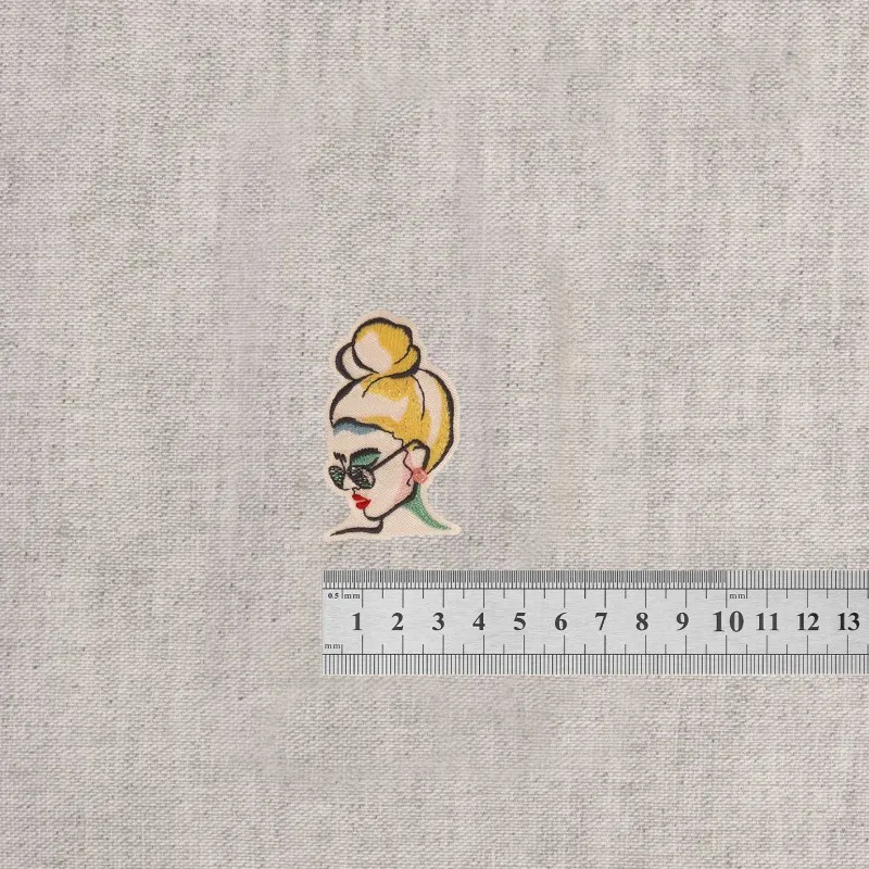 S ecusson portrait de femmes - Chignon