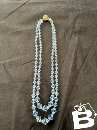 Sautoir en verre bleu