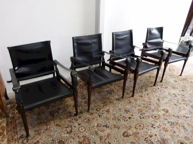 SERIE DE 4 FAUTEUILS SAFARI DES ANNEES 1970 EN PALISSANDRE ET CUIR