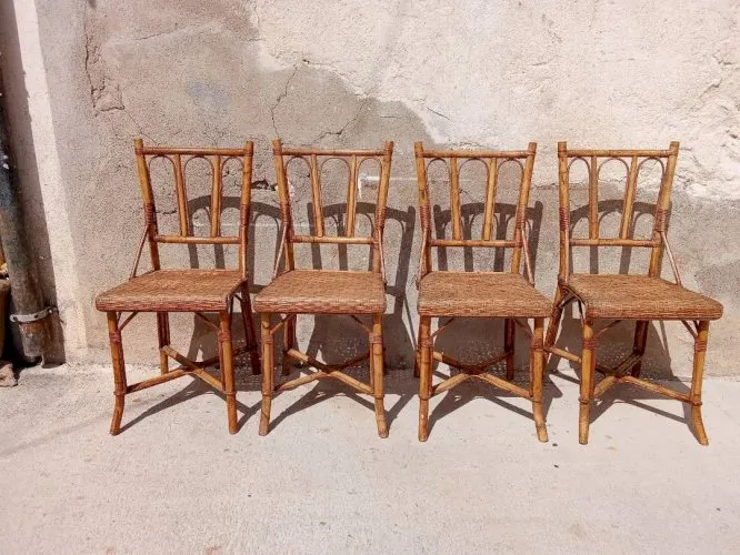 Série de quatre chaises en rotin