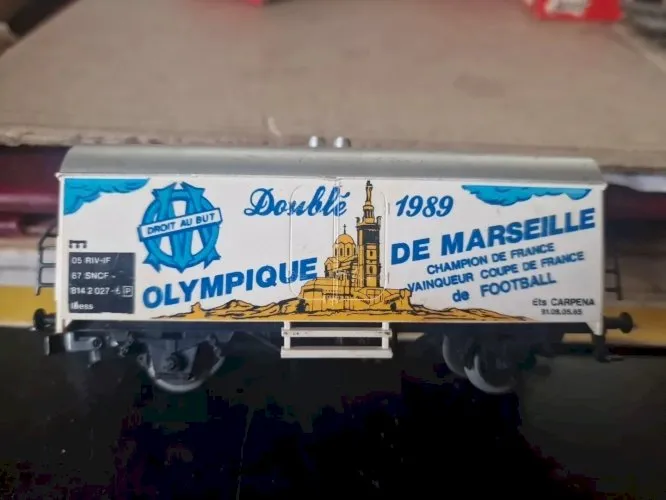 SNCF MARKLIN WAGON OM OLYMPIQUE MARSEILLE (équipés d'essieux isolés, 2 rails)