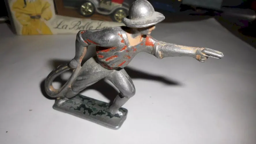 soldat quiralu ou autre , Cow boy ou autre ?