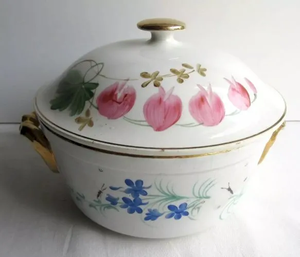 Soupière Creil Montereau modèle Labrador: Papillons, Coeurs de Marie, Violettes