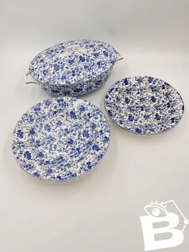 Soupiere et assiettes creuses