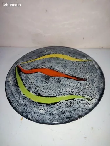 Sous de plat année 50-60 vallauris signé Luc? En bon etat (made in chiner)