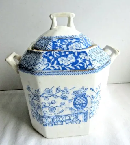 Sucrier carré modèle Dentelle de Lunéville, en bleu