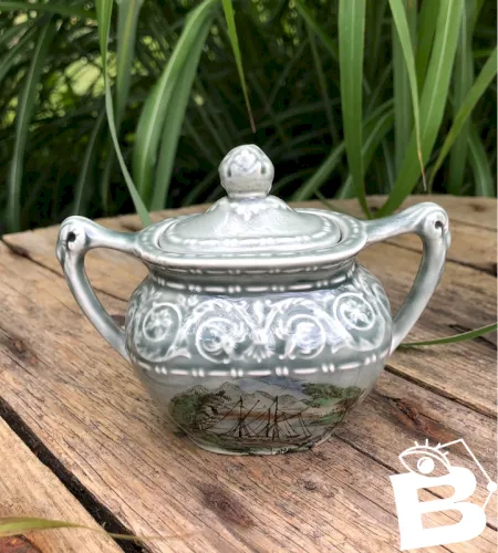 Sucrier en porcelaine Anglaise Staffordshire