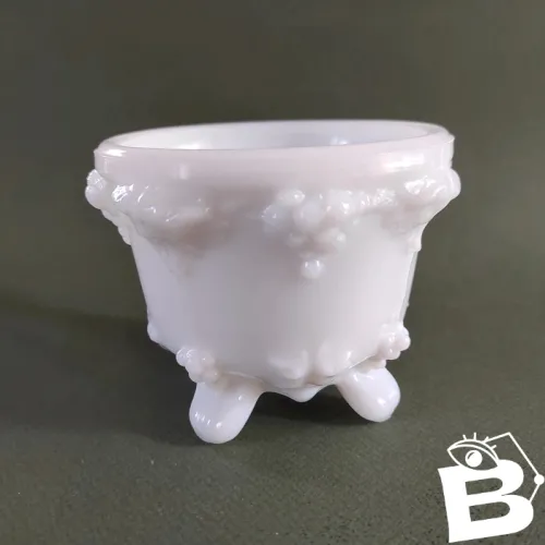 Sucrier ou petit pot en opline blanche de Portieux Vallérysthal