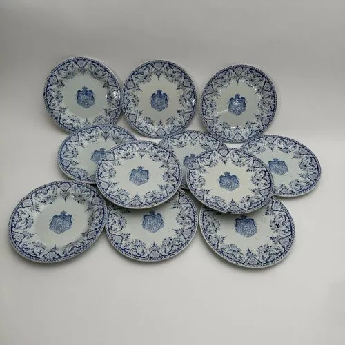 Suite dassiettes armoriées Gien XIXe M3390