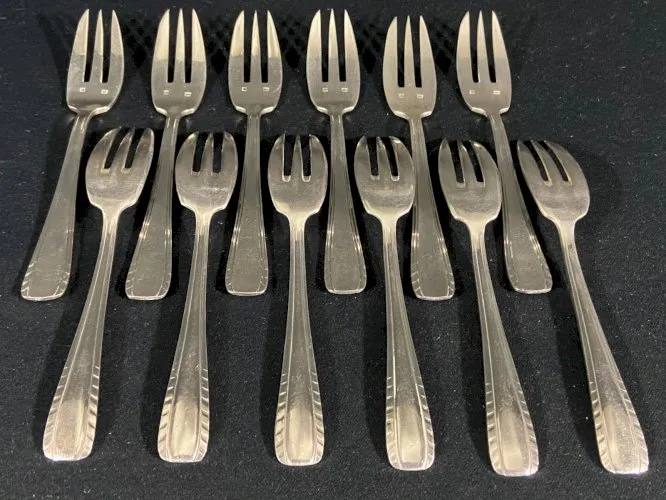 Suite de 12 fourchettes à dessert gâteaux en métal argenté design Vintage 1950
