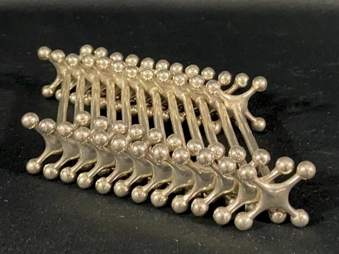 Suite de 12 porte-couteaux en métal argenté