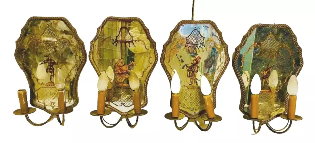 Suite de quatre appliques a decor peint Murano Italie XX siècle