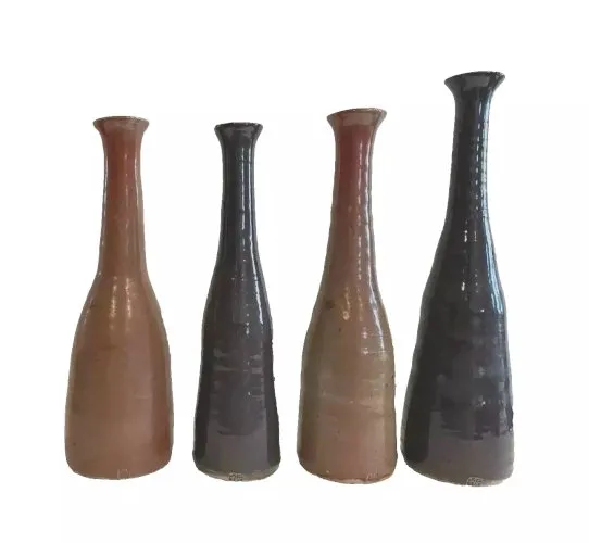 Suite de quatre bouteilles en gré émaillé XX siècle