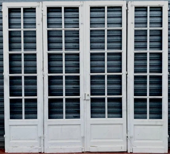 Suite de quatre portes de passage a petits carreaux XX siècle