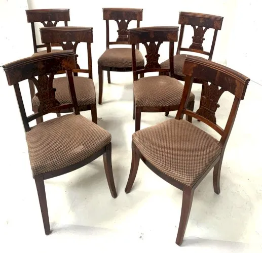 Suite de sept chaises en acajou massif XIX siècle
